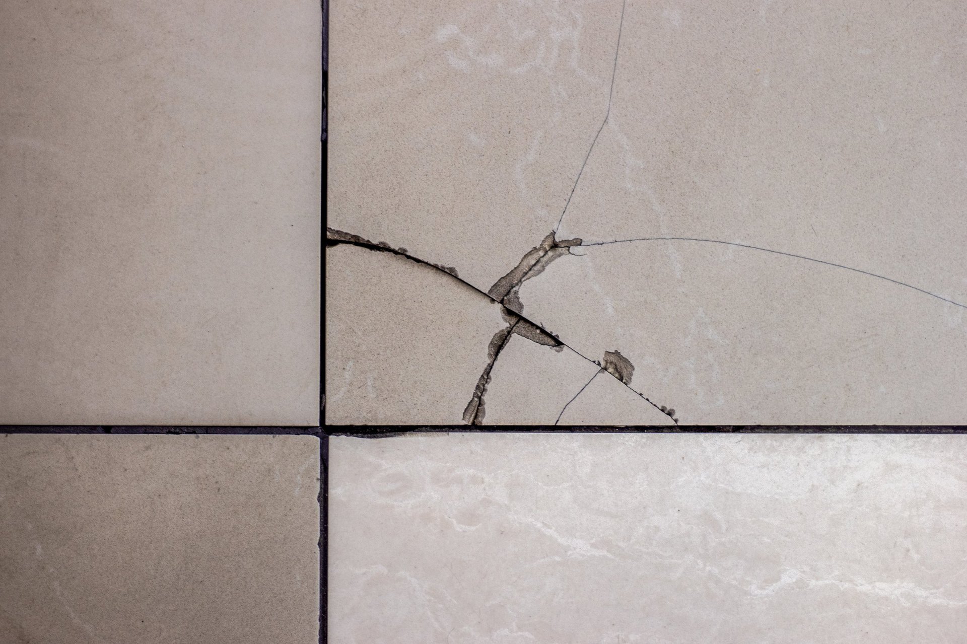 Cracked and chipped marble tile needing professional marble repair